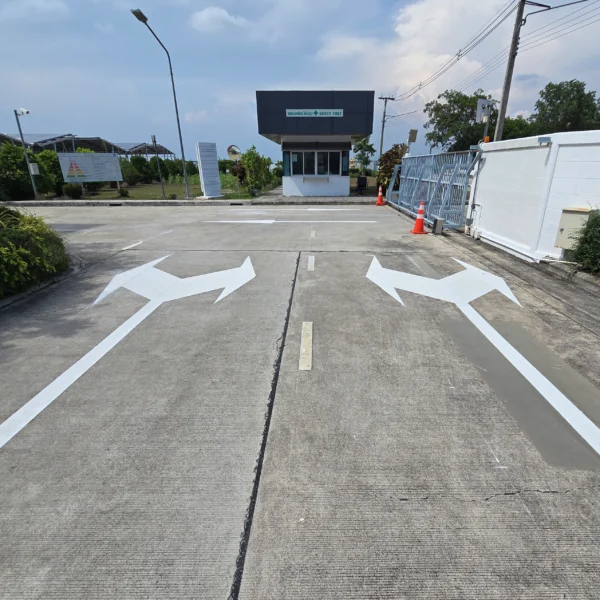 ทาสีเส้นจราจร